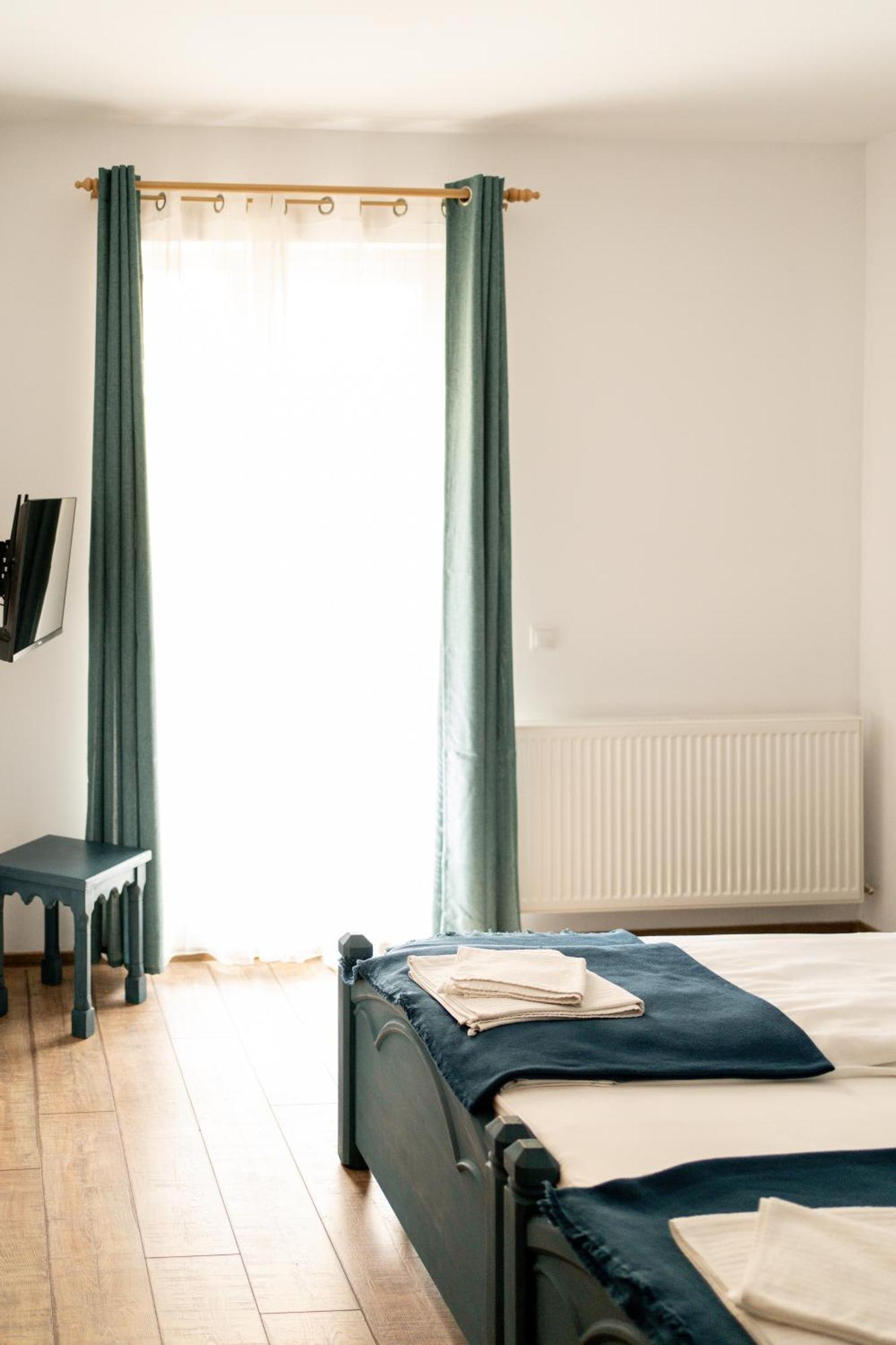 Dinvis Apartments ポイアナ・ブラショフ エクステリア 写真