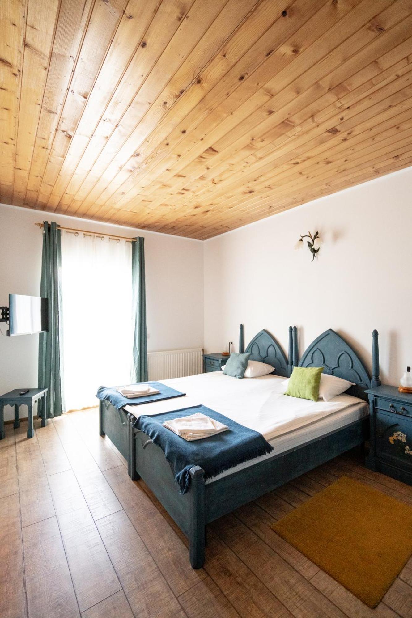 Dinvis Apartments ポイアナ・ブラショフ エクステリア 写真