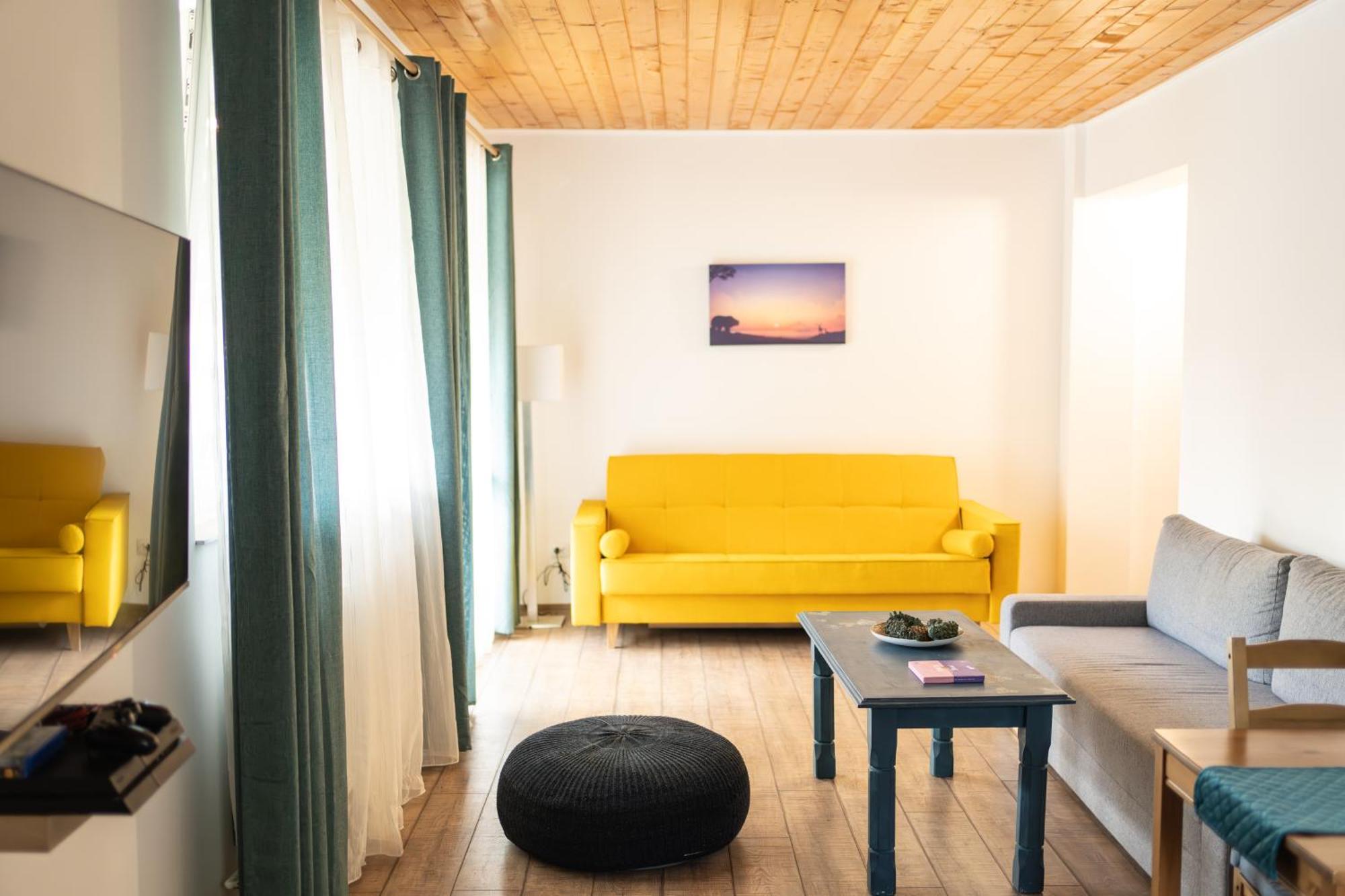 Dinvis Apartments ポイアナ・ブラショフ エクステリア 写真