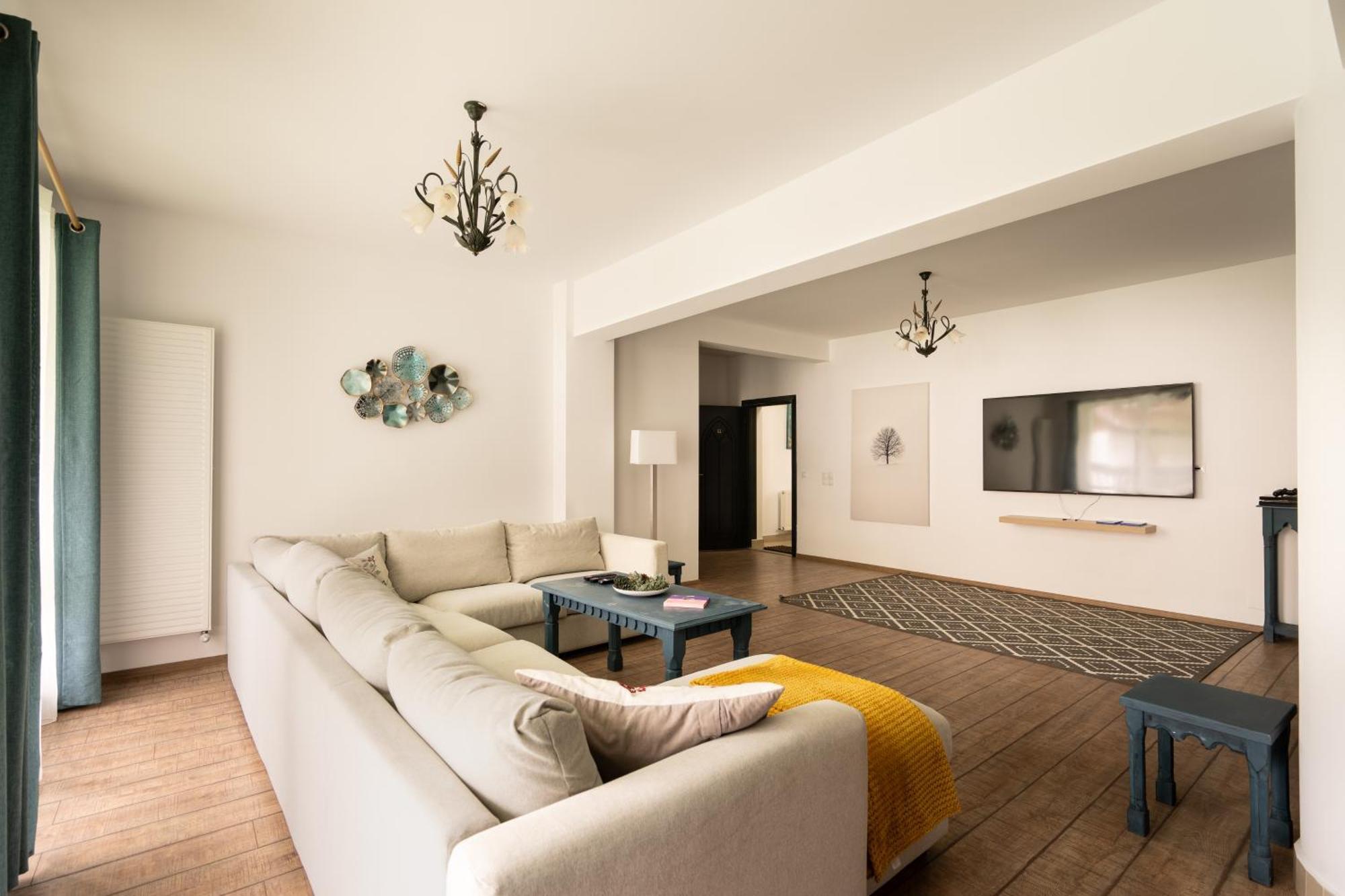 Dinvis Apartments ポイアナ・ブラショフ エクステリア 写真