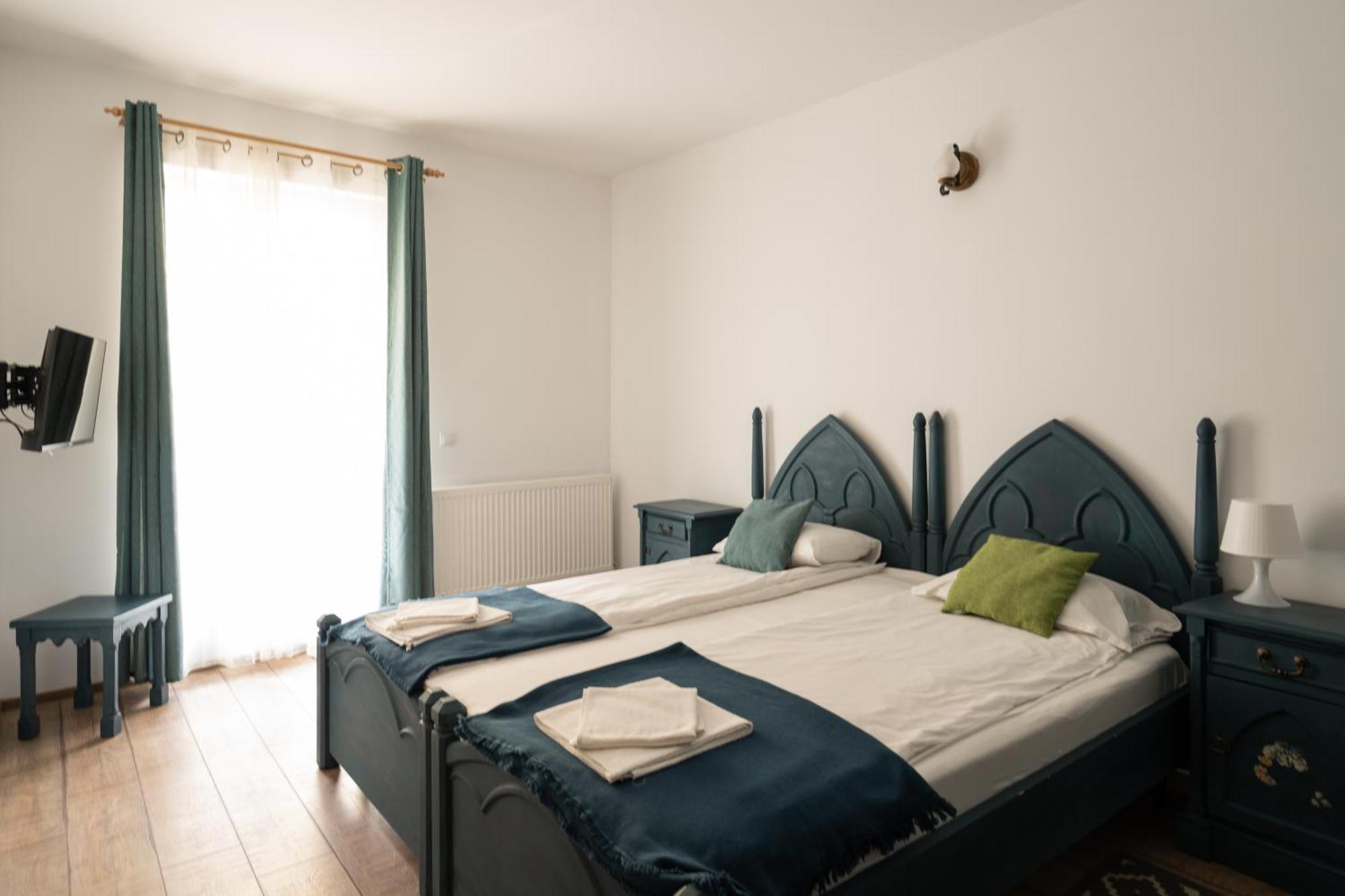 Dinvis Apartments ポイアナ・ブラショフ エクステリア 写真