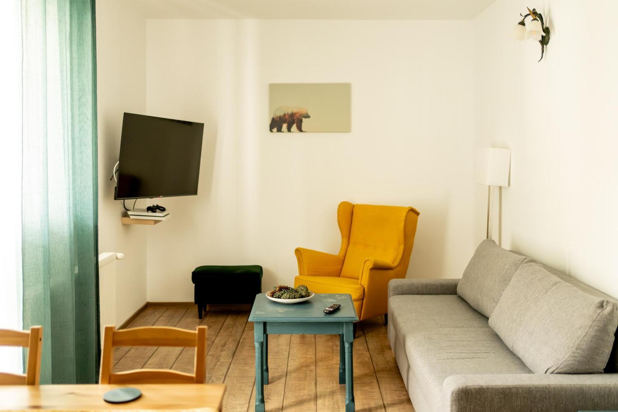 Dinvis Apartments ポイアナ・ブラショフ エクステリア 写真