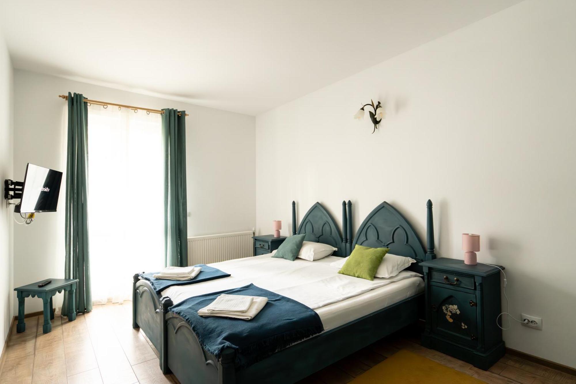 Dinvis Apartments ポイアナ・ブラショフ エクステリア 写真