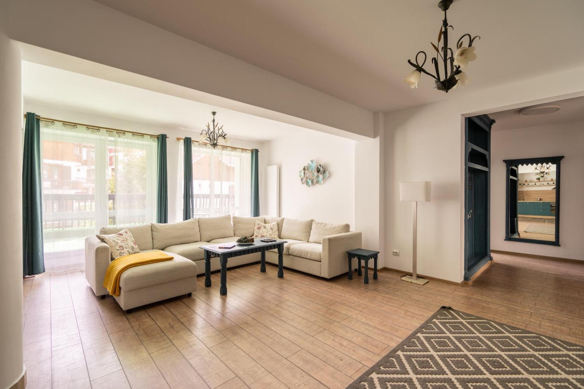 Dinvis Apartments ポイアナ・ブラショフ エクステリア 写真