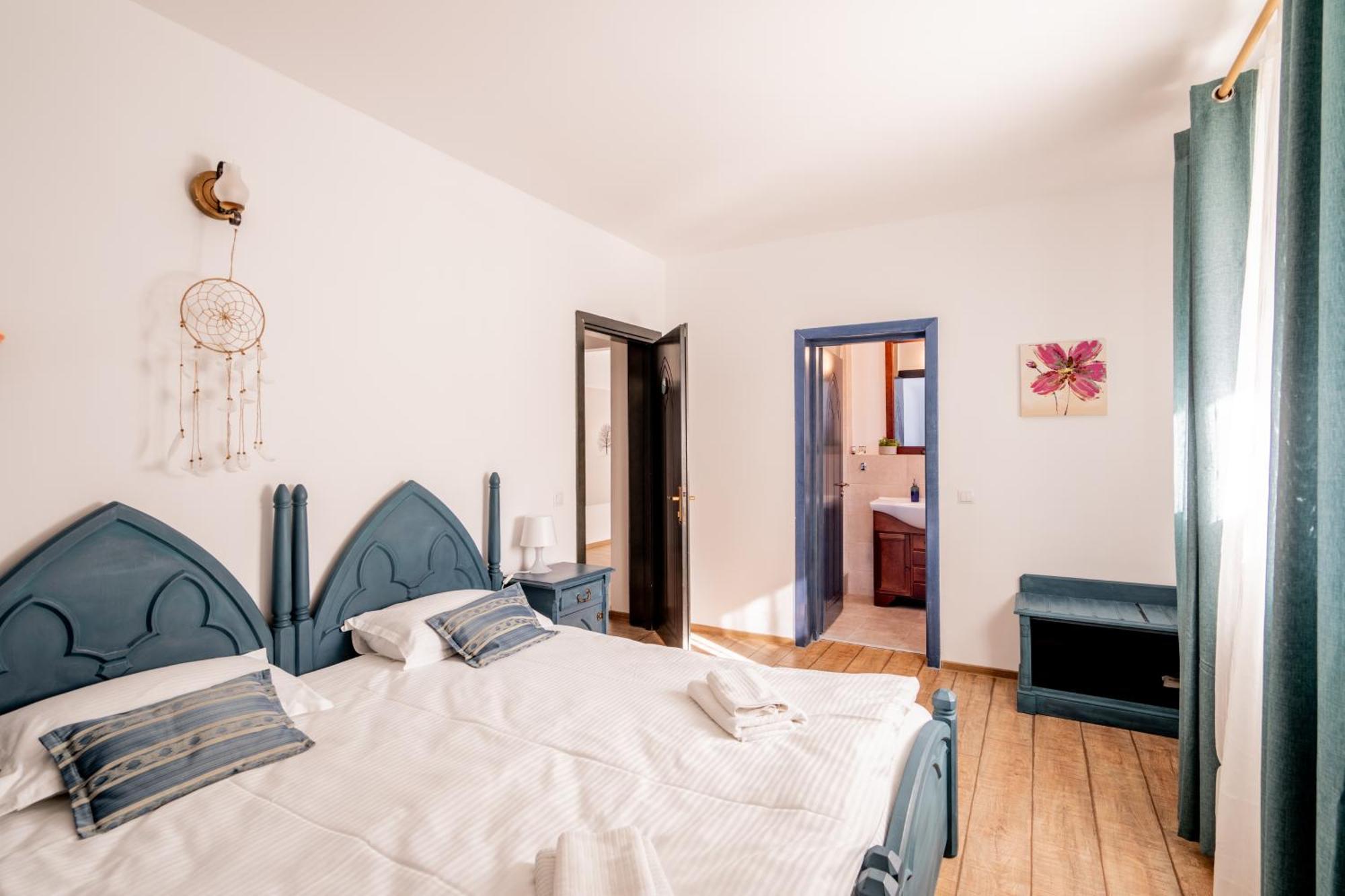 Dinvis Apartments ポイアナ・ブラショフ エクステリア 写真
