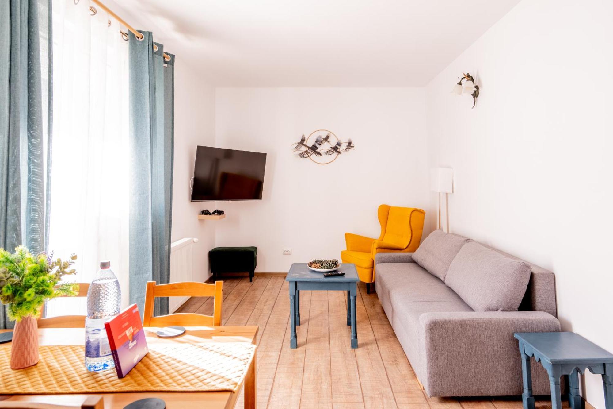 Dinvis Apartments ポイアナ・ブラショフ エクステリア 写真