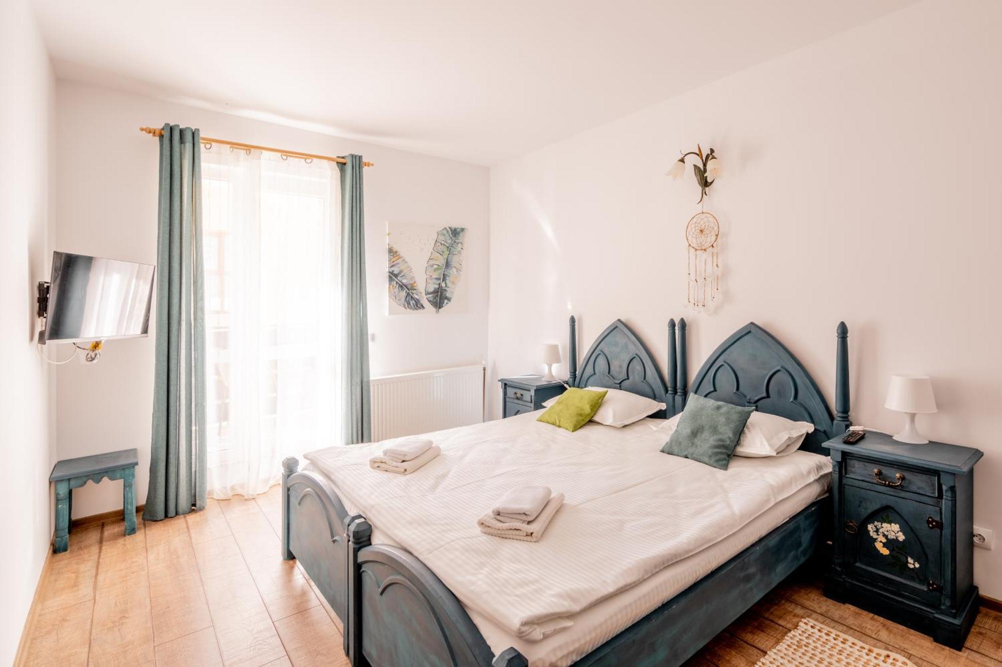 Dinvis Apartments ポイアナ・ブラショフ エクステリア 写真