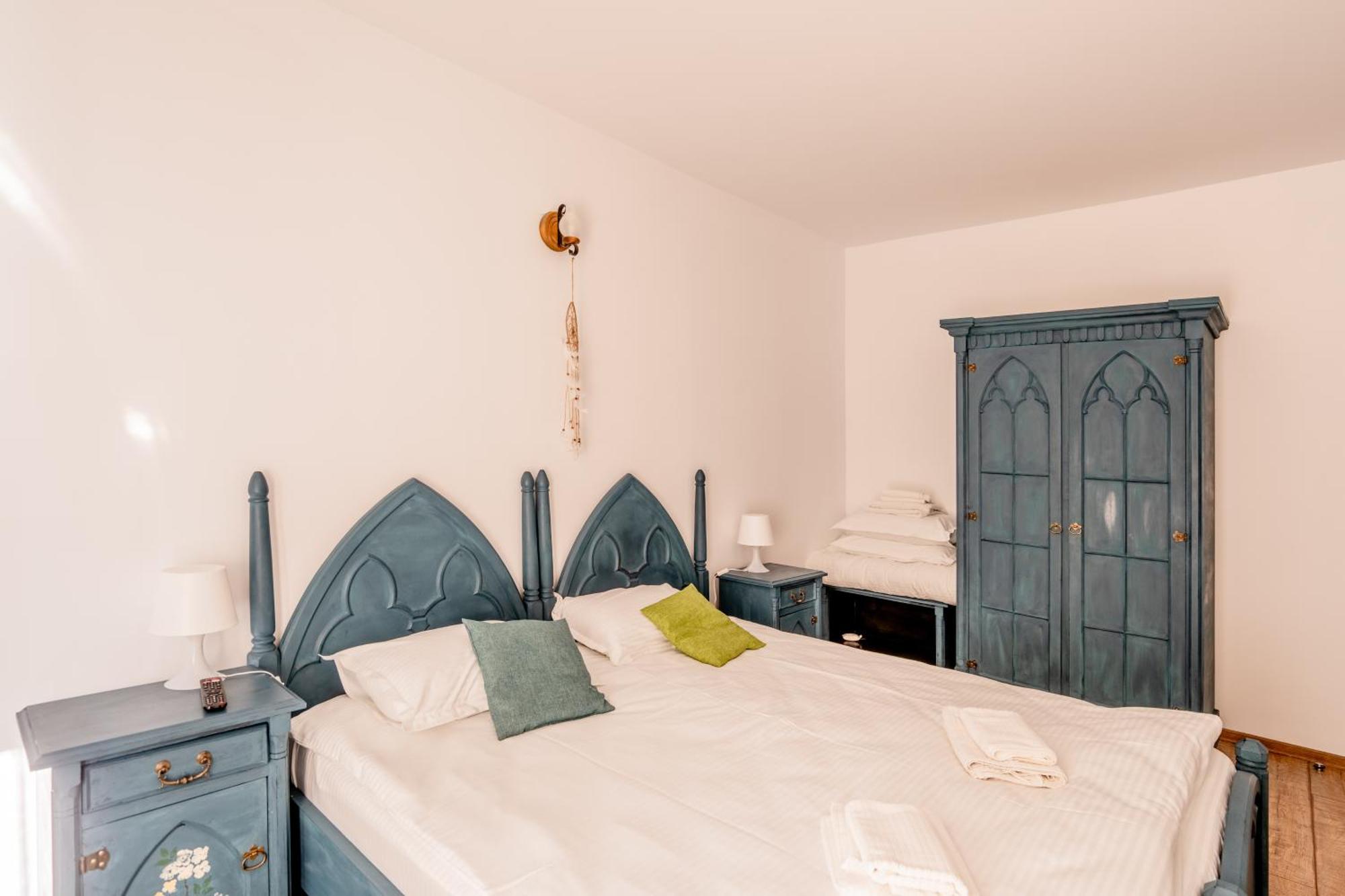 Dinvis Apartments ポイアナ・ブラショフ エクステリア 写真